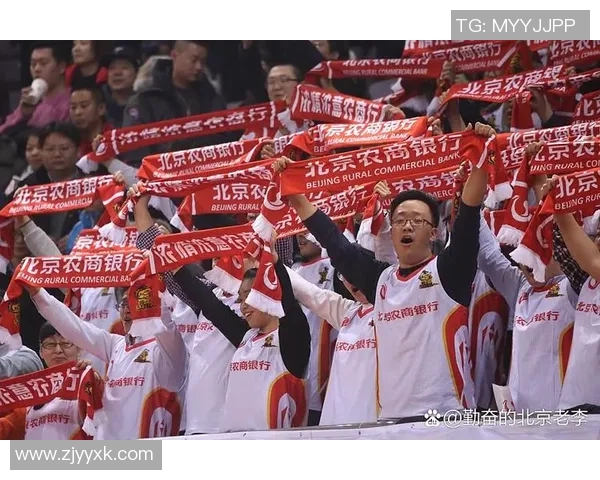 中国加油足球热潮涌动全民共助国足奋勇争先展现拼搏精神