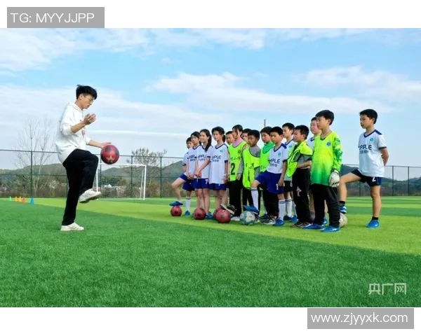 乐乐足球日记：追逐梦想的绿茵场上那些难忘的瞬间与成长故事